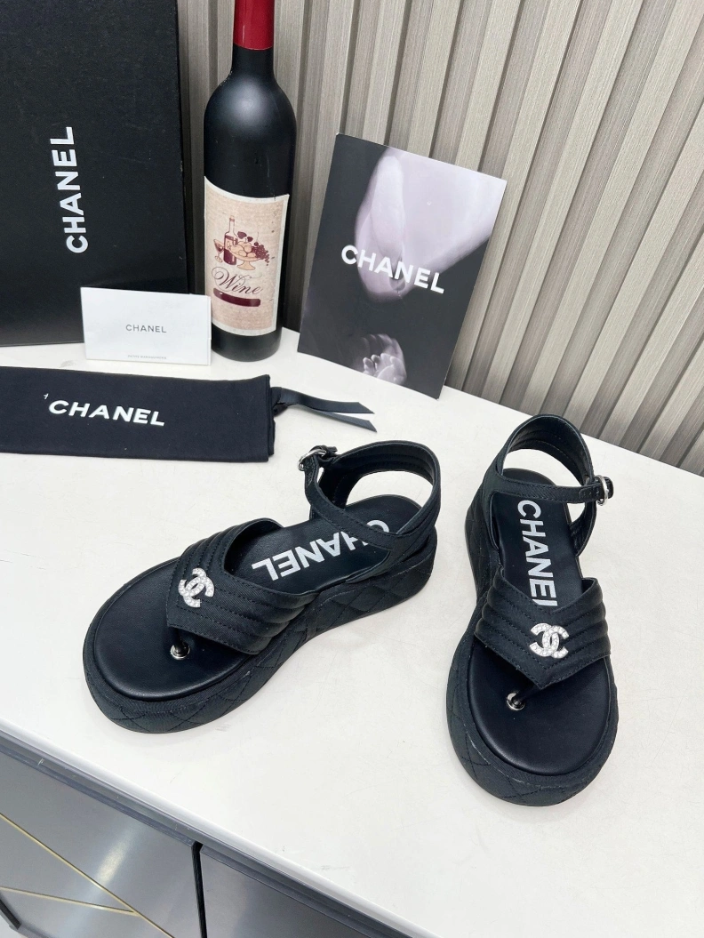 Versatile Chxnxl Sandals 118396