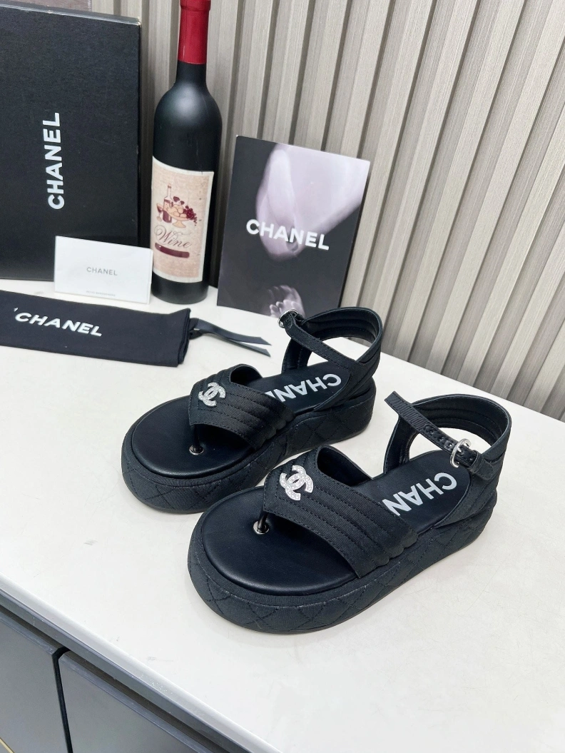 Versatile Chxnxl Sandals 118396
