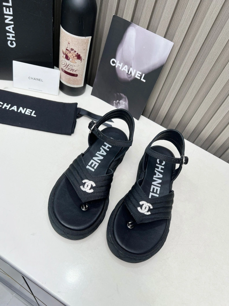 Versatile Chxnxl Sandals 118396