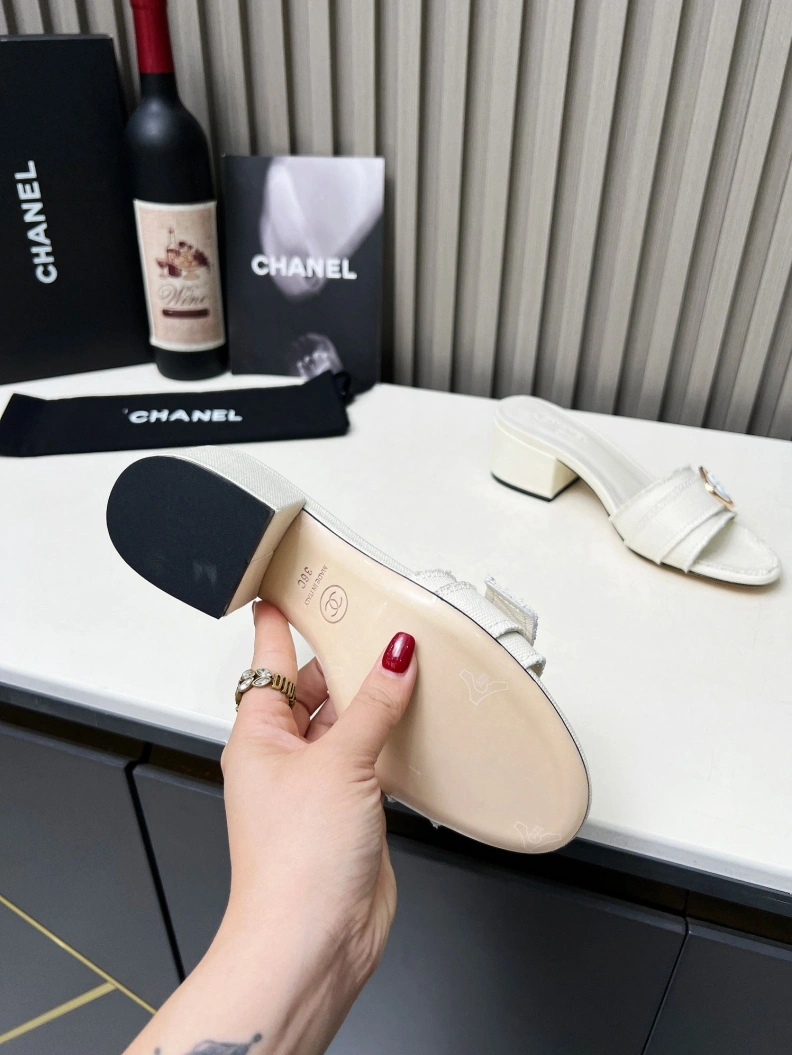 Cozy Chxnxl Sandals 118399