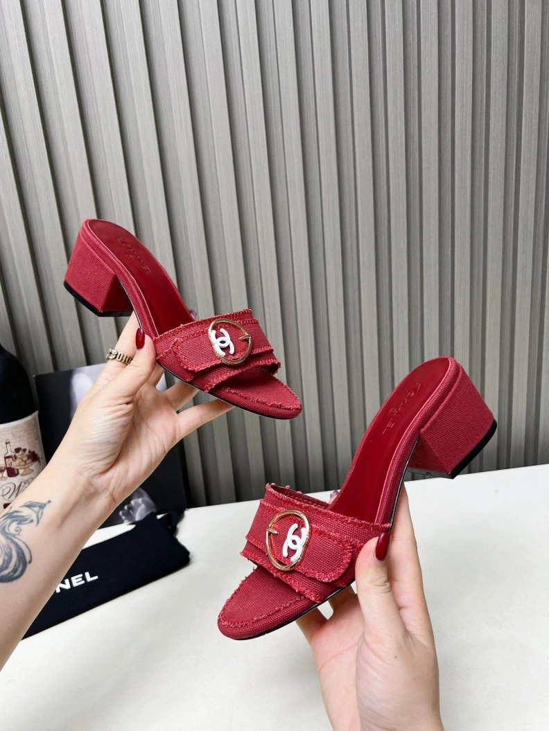 Fashionable Chxnxl Sandals 118400