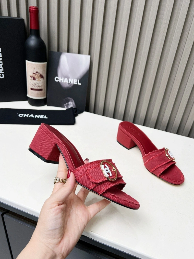 Fashionable Chxnxl Sandals 118400