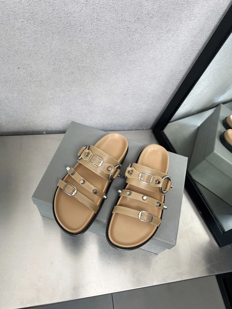 Versatile Bxlxnciaga Sandals 109259