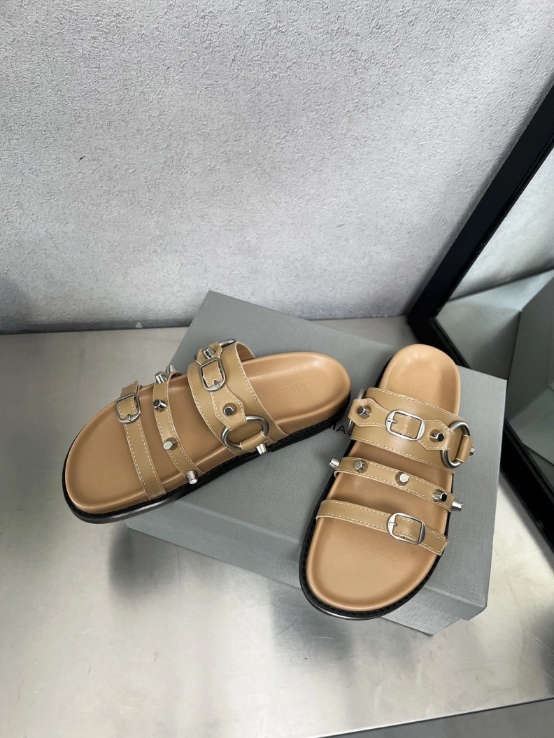 Versatile Bxlxnciaga Sandals 109259