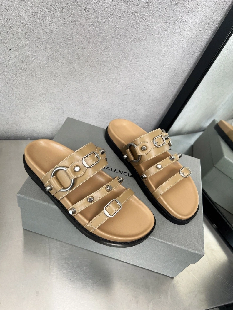 Versatile Bxlxnciaga Sandals 109259