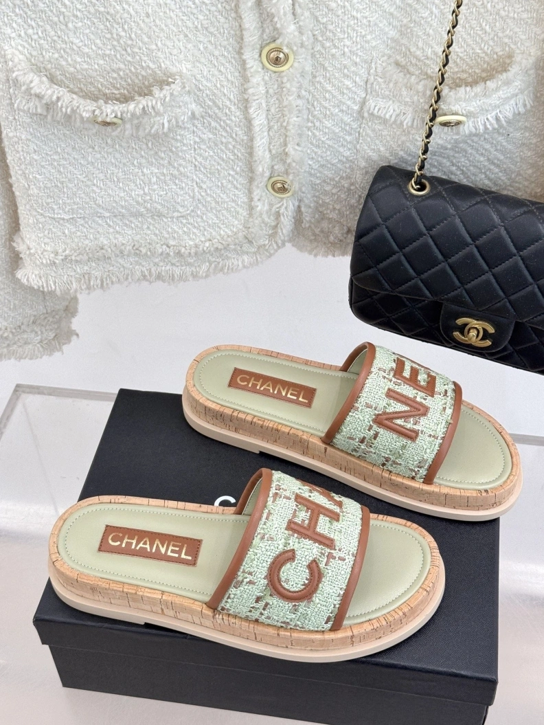 Flexible Chxnxl Slippers 118210
