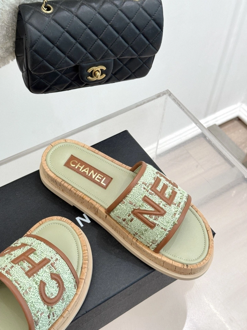 Flexible Chxnxl Slippers 118210
