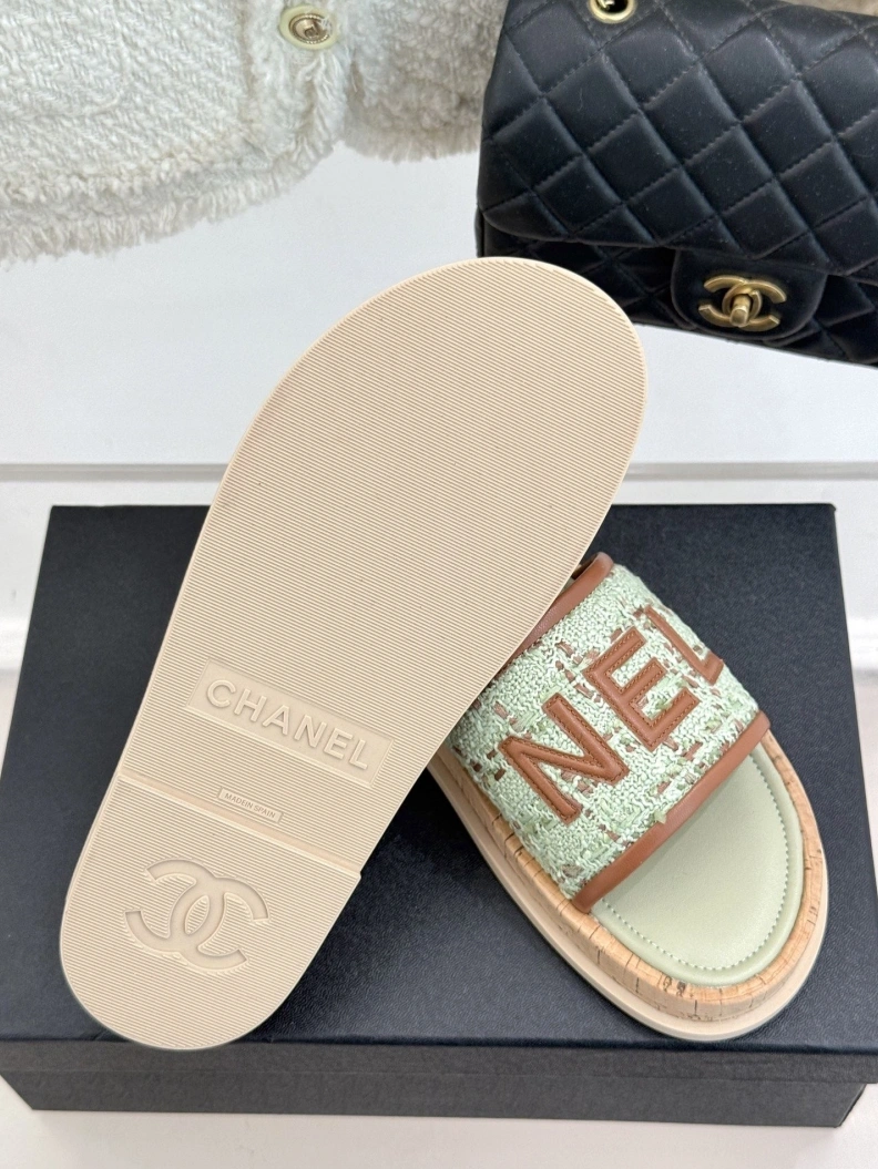 Flexible Chxnxl Slippers 118210