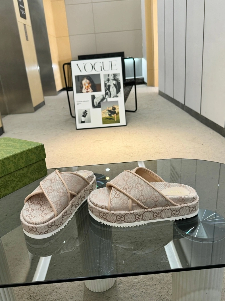 Stylish Gxccx Slippers 155599