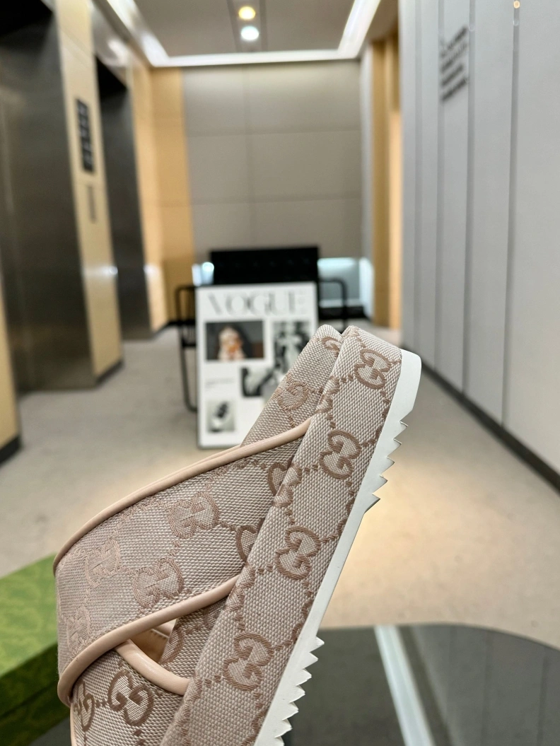 Stylish Gxccx Slippers 155599