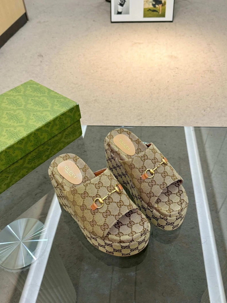 Sleek Gxccx Slippers 155601