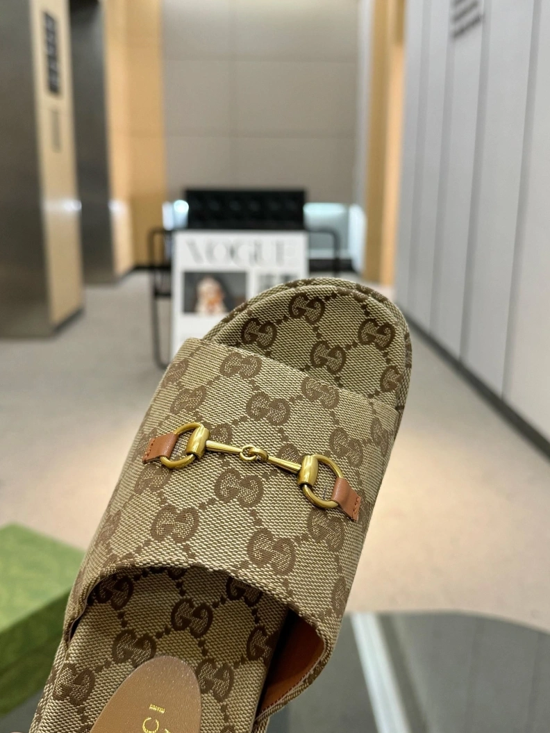 Sleek Gxccx Slippers 155601