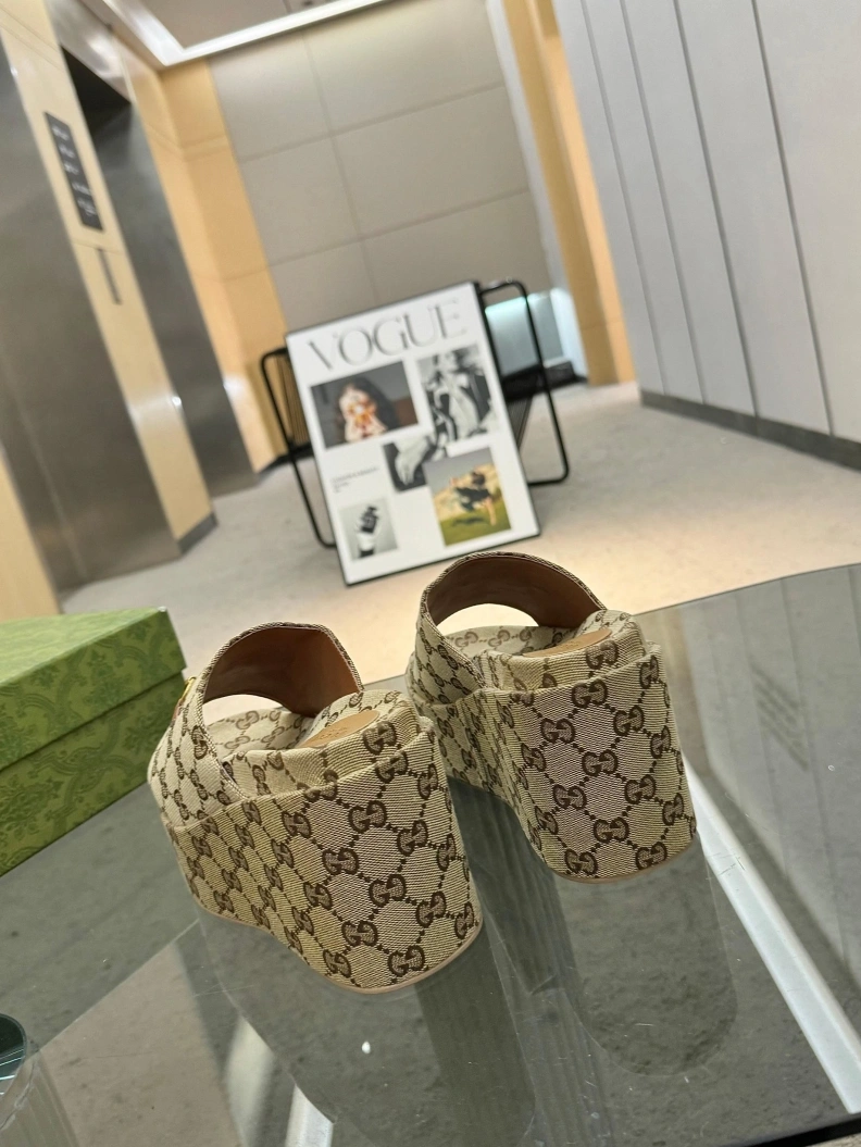 Sleek Gxccx Slippers 155601
