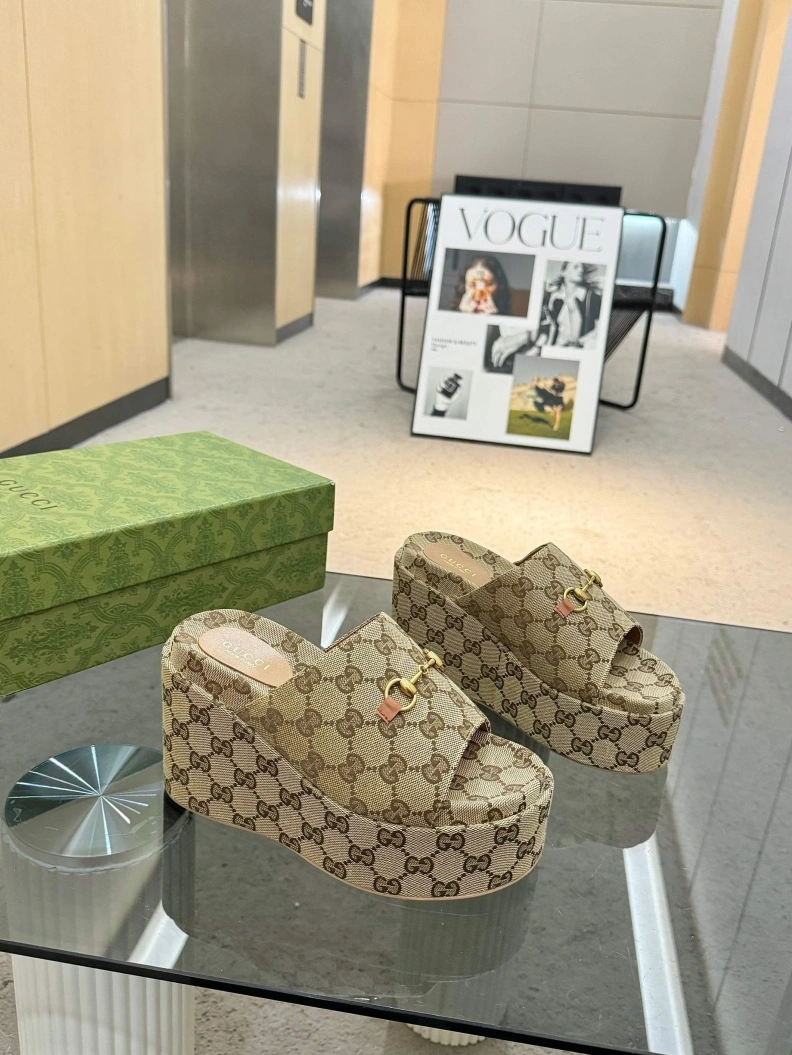 Sleek Gxccx Slippers 155601
