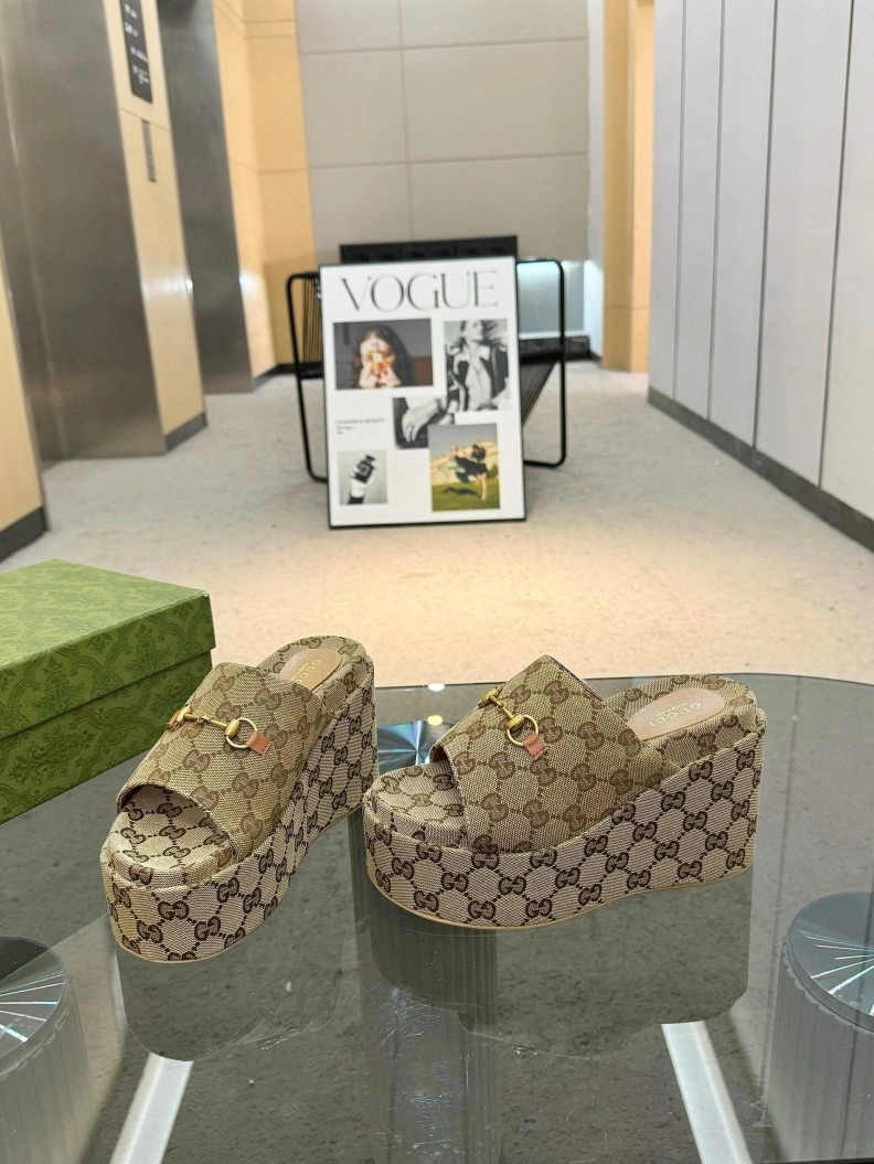 Sleek Gxccx Slippers 155601