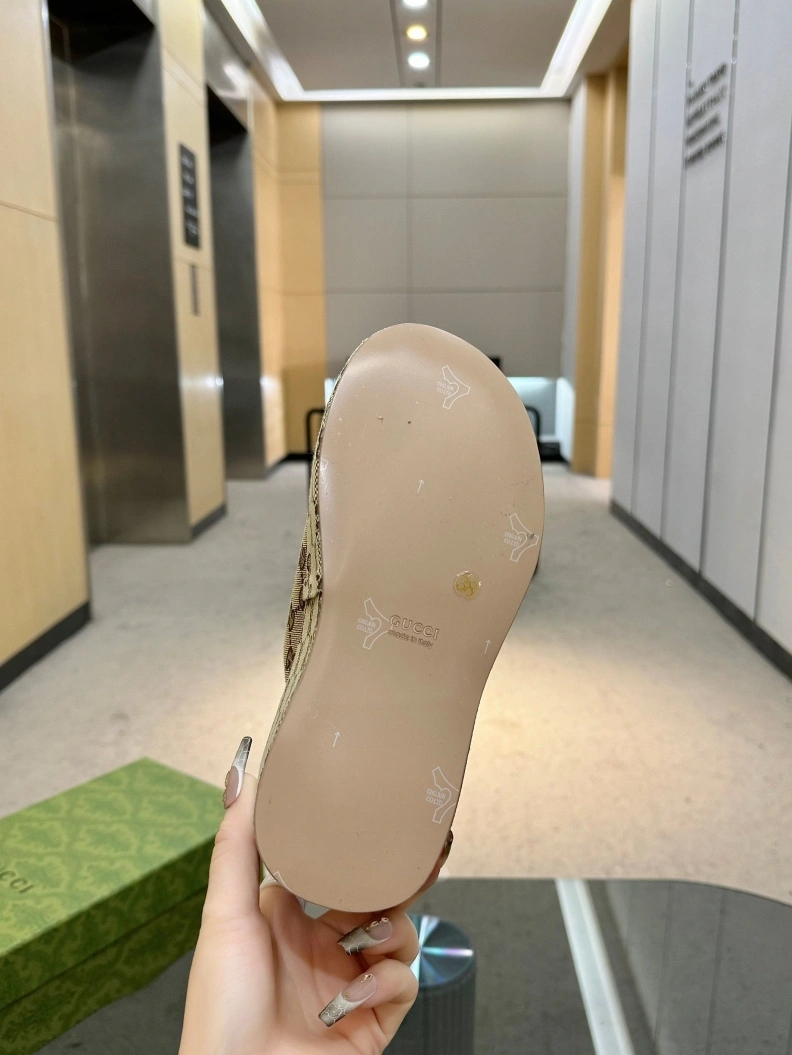 Sleek Gxccx Slippers 155601
