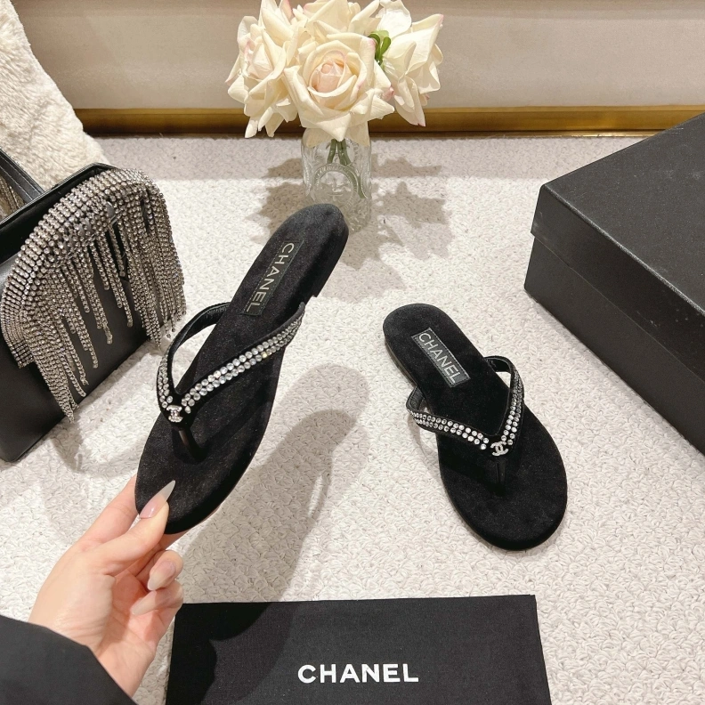 Trendy Chxnxl Slippers 118206