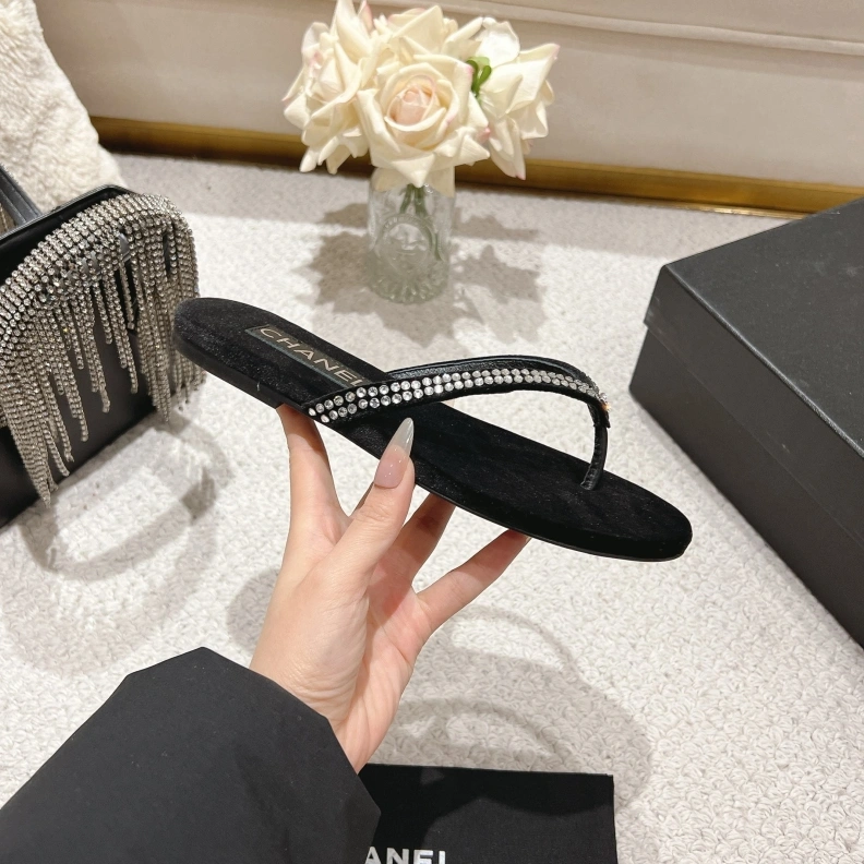 Trendy Chxnxl Slippers 118206