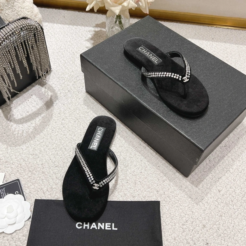 Trendy Chxnxl Slippers 118206