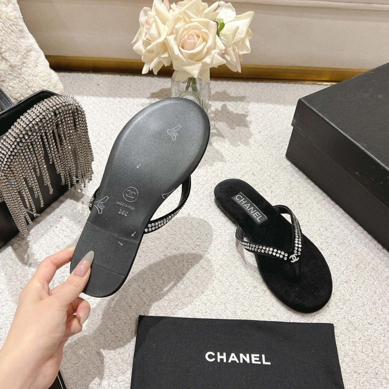 Trendy Chxnxl Slippers 118206