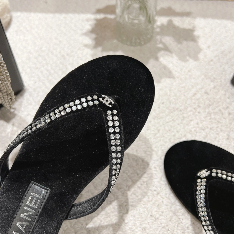 Trendy Chxnxl Slippers 118206