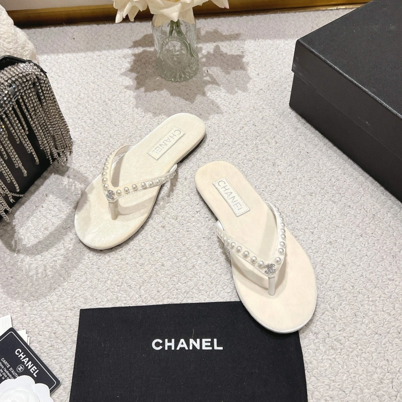 Functional Chxnxl Slippers 118203