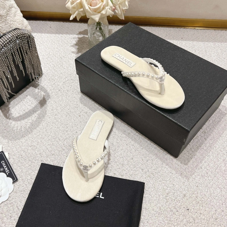 Functional Chxnxl Slippers 118203