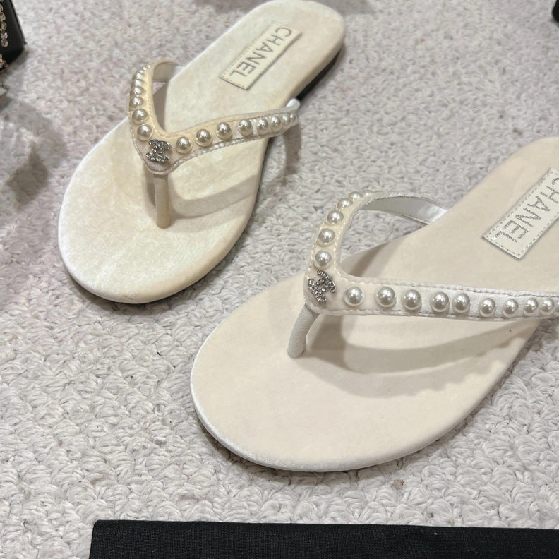 Functional Chxnxl Slippers 118203