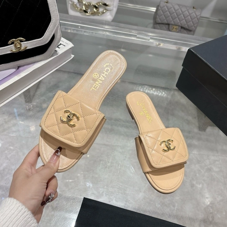 Stylish Chxnxl Slippers 118201