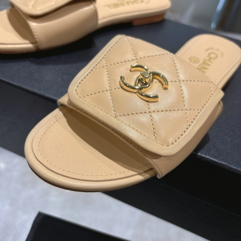 Stylish Chxnxl Slippers 118201