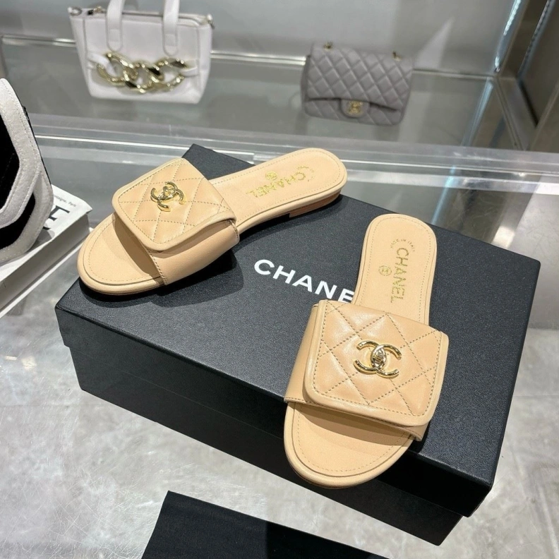 Stylish Chxnxl Slippers 118201