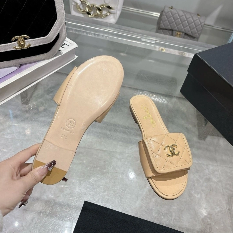 Stylish Chxnxl Slippers 118201