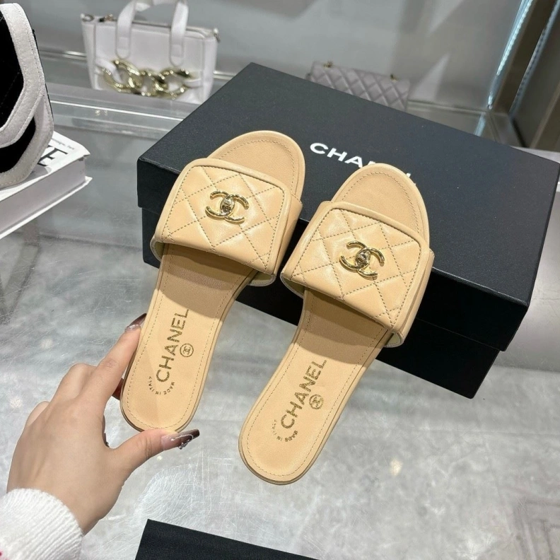 Stylish Chxnxl Slippers 118201