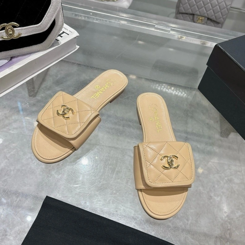 Stylish Chxnxl Slippers 118201