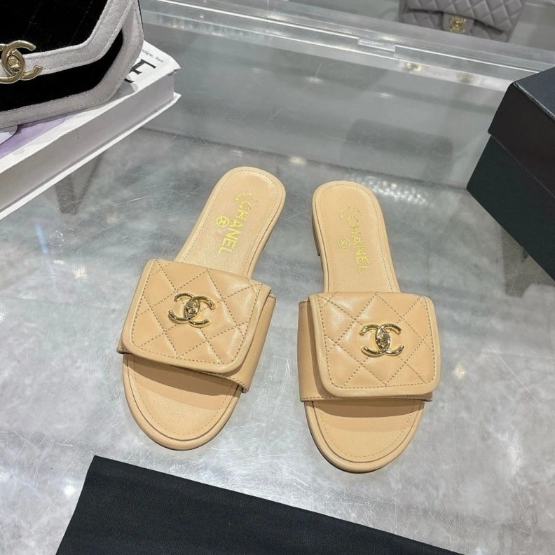 Stylish Chxnxl Slippers 118201