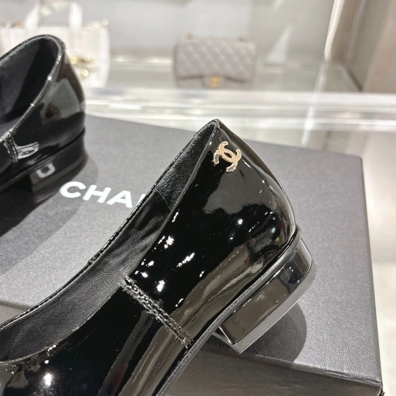 Bold Chxnxl Leather Shoes 118415