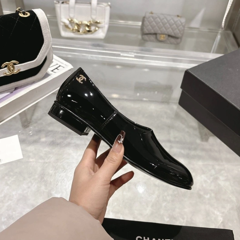 Bold Chxnxl Leather Shoes 118415