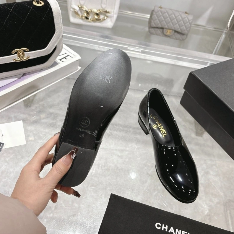 Bold Chxnxl Leather Shoes 118415