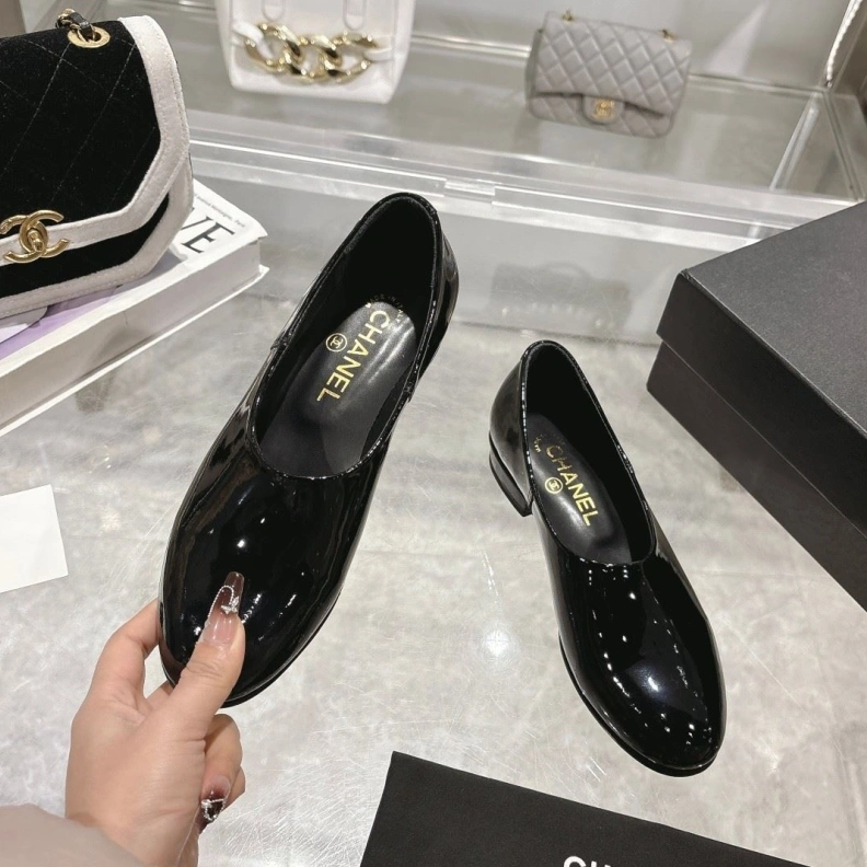 Bold Chxnxl Leather Shoes 118415