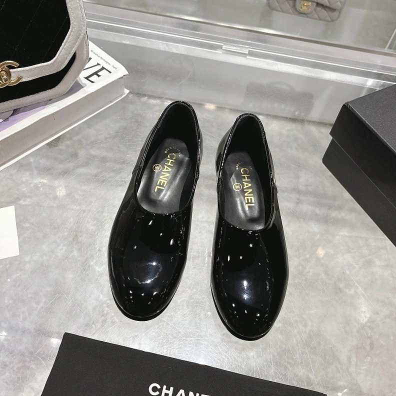 Bold Chxnxl Leather Shoes 118415