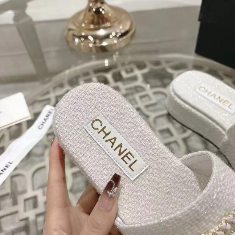 Lightweight Chxnxl Slippers 118196
