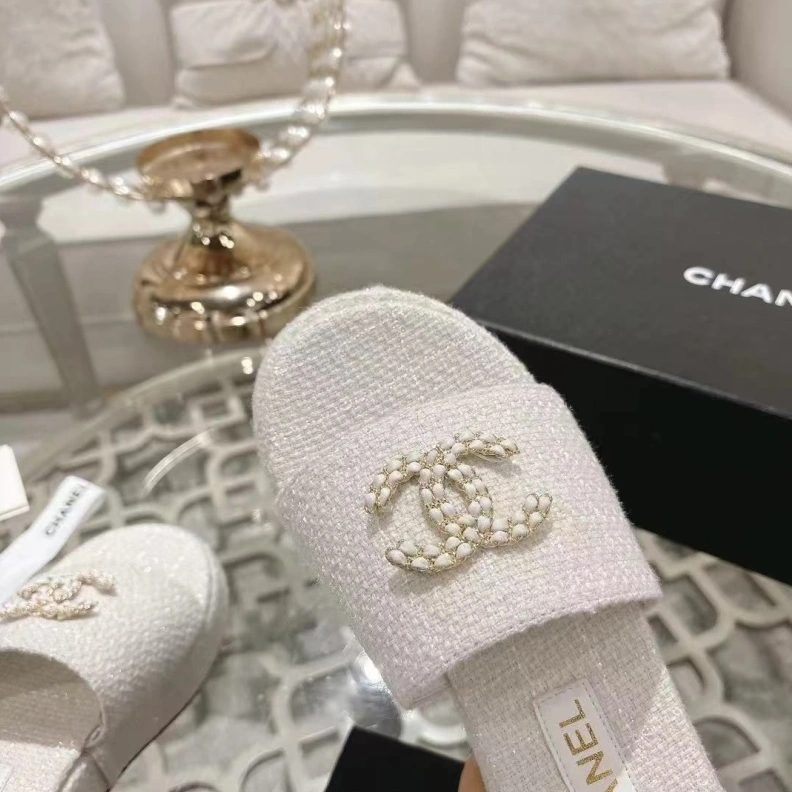 Lightweight Chxnxl Slippers 118196