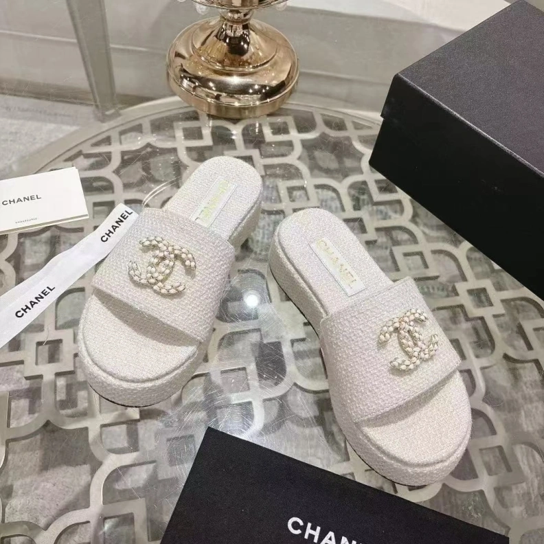 Lightweight Chxnxl Slippers 118196