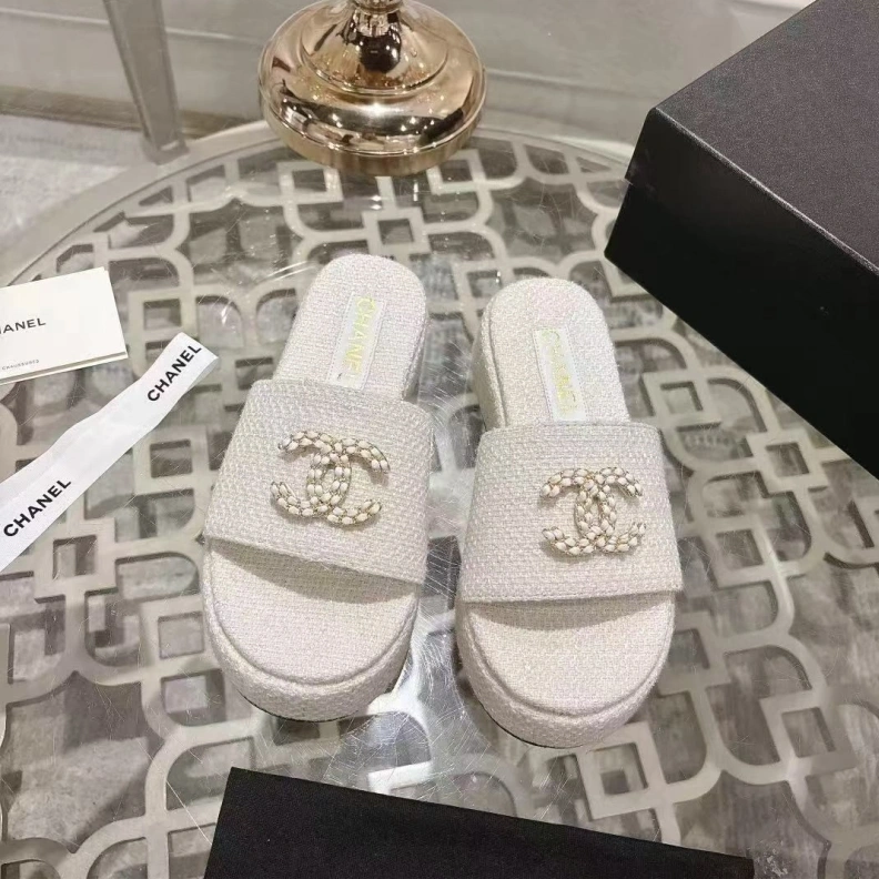 Lightweight Chxnxl Slippers 118196