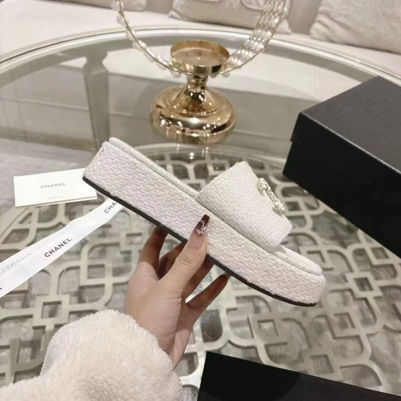 Lightweight Chxnxl Slippers 118196