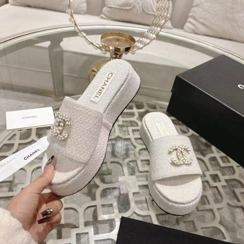 Lightweight Chxnxl Slippers 118196