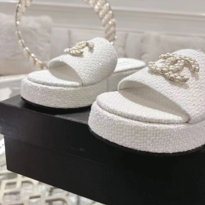 Lightweight Chxnxl Slippers 118196
