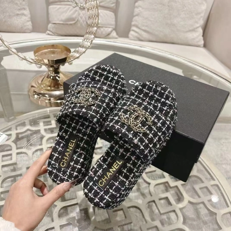 Resilient Chxnxl Slippers 118194