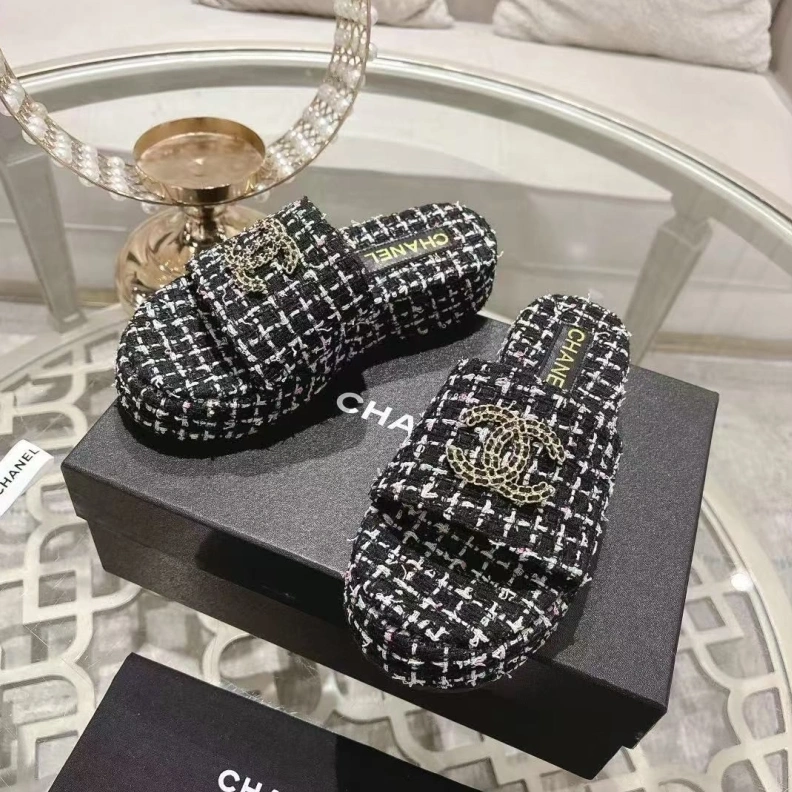 Resilient Chxnxl Slippers 118194