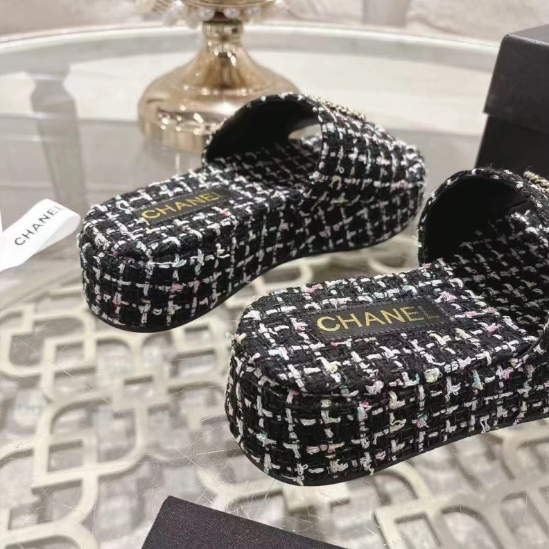 Resilient Chxnxl Slippers 118194
